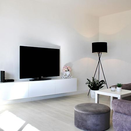 Town Centre Apartment Surprise Split Exterior photo