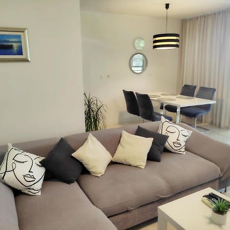 Town Centre Apartment Surprise Split Exterior photo