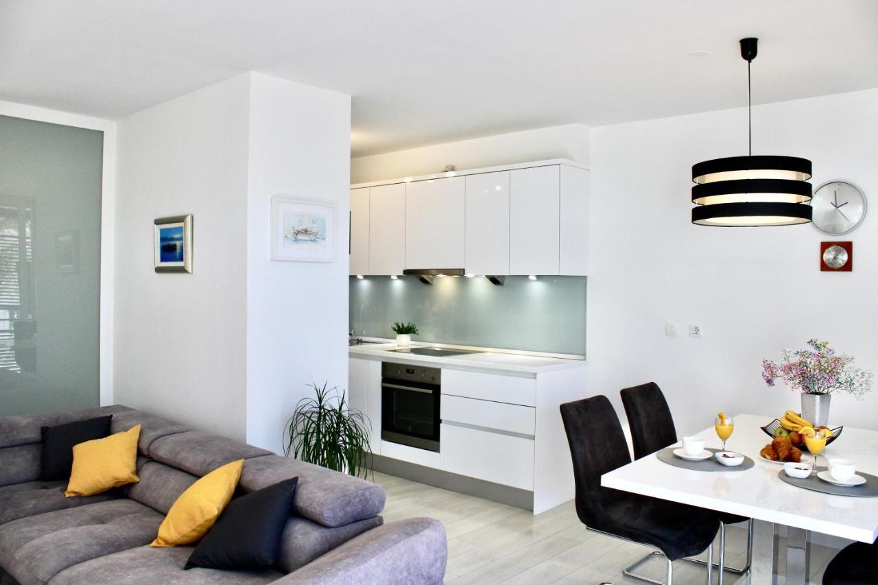 Town Centre Apartment Surprise Split Exterior photo