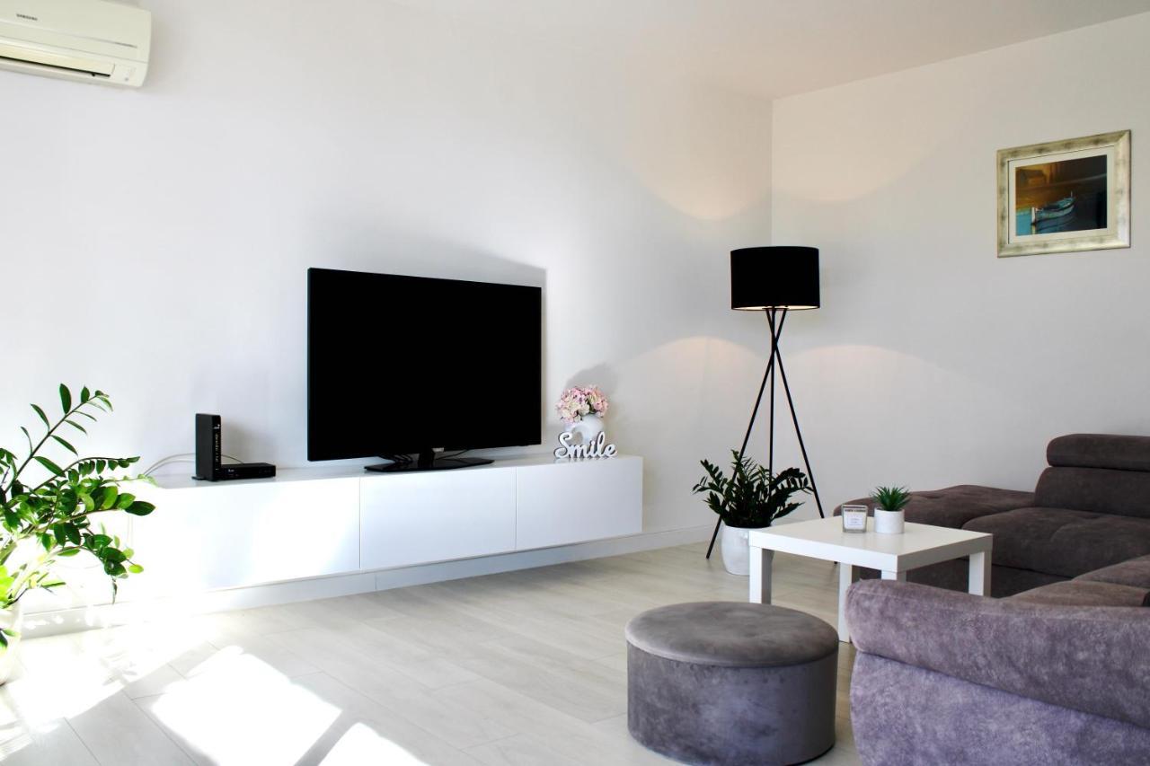 Town Centre Apartment Surprise Split Exterior photo