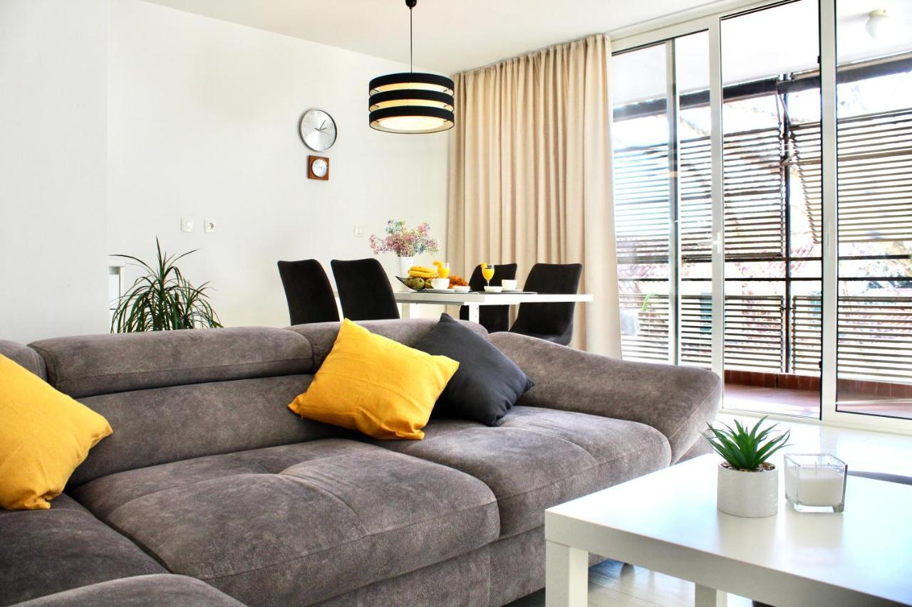 Town Centre Apartment Surprise Split Exterior photo