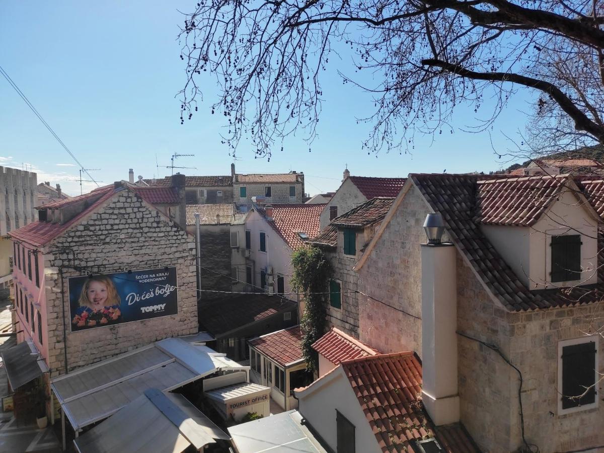 Town Centre Apartment Surprise Split Exterior photo