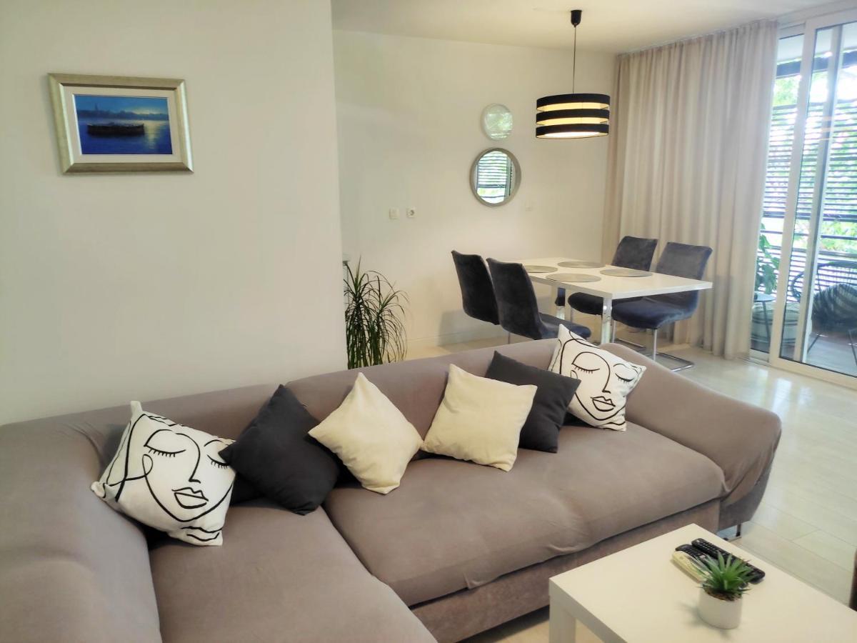 Town Centre Apartment Surprise Split Exterior photo