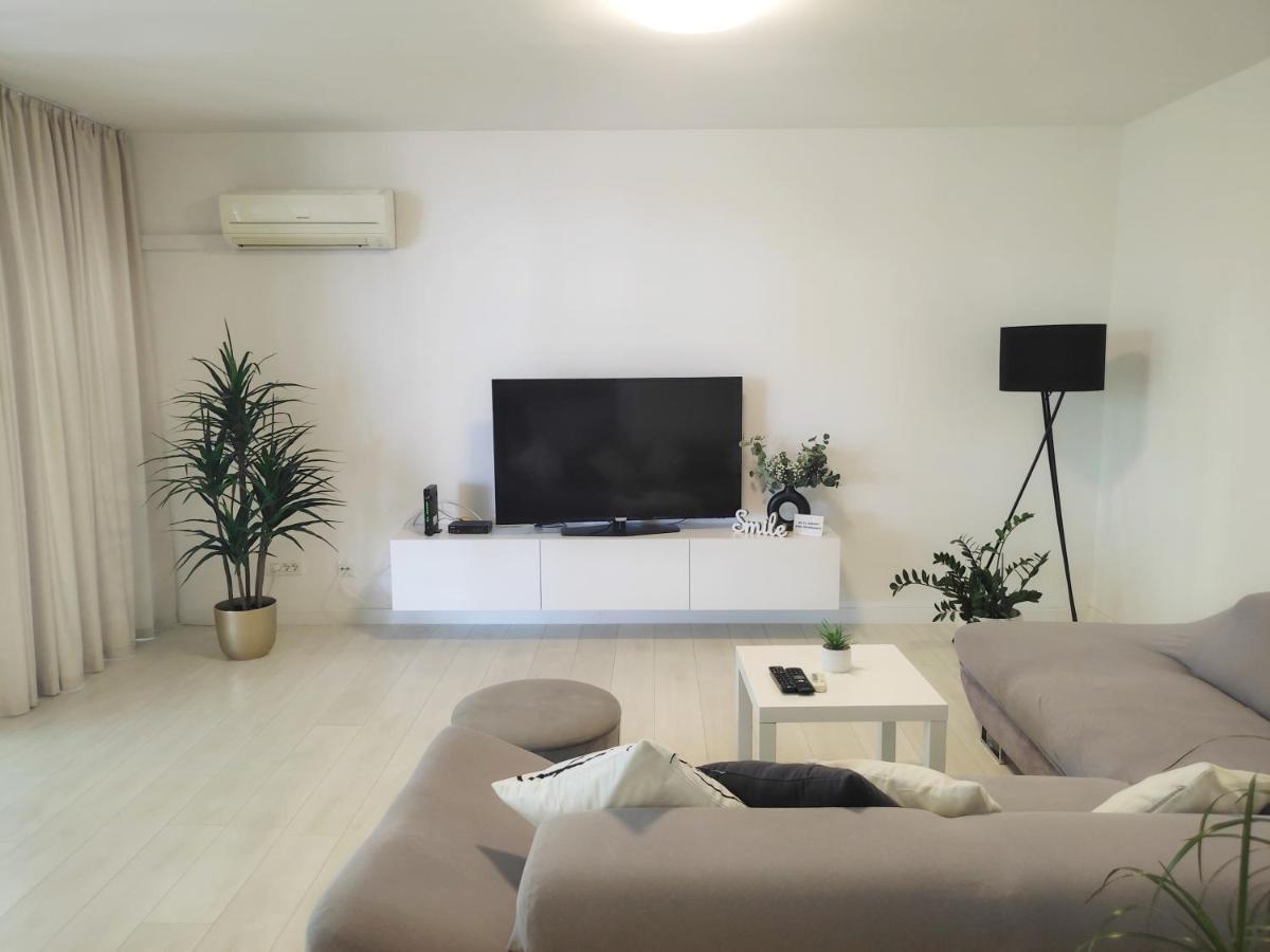 Town Centre Apartment Surprise Split Exterior photo